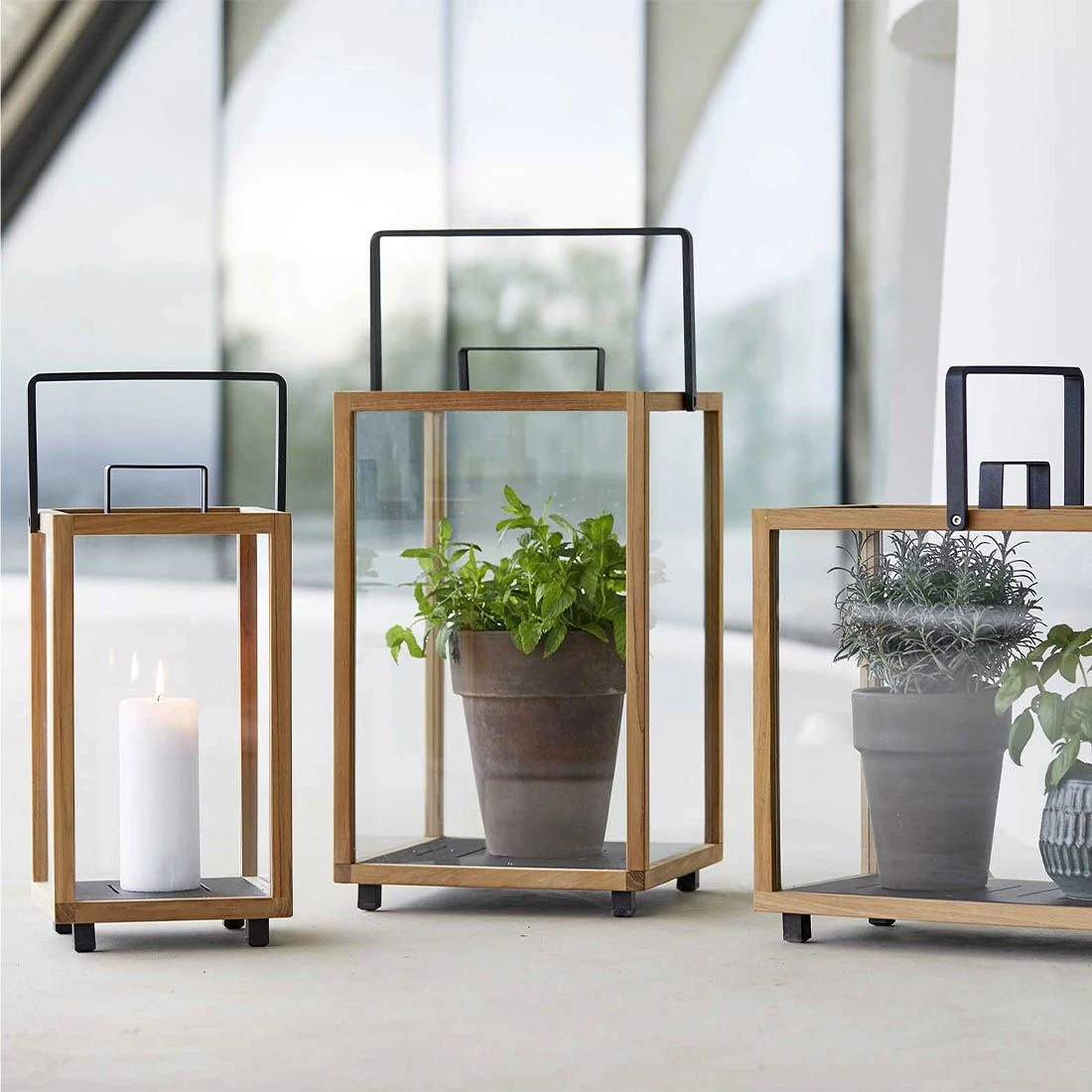 Cane-Line Lighthouse Laterne 33x33x54 Cm Teak/Aluminium Natur/Lava Grey 6 Cane-Line Lighthouse Laterne 33x33x54 Cm Teak/Aluminium Natur/Lava Grey – Bild 4